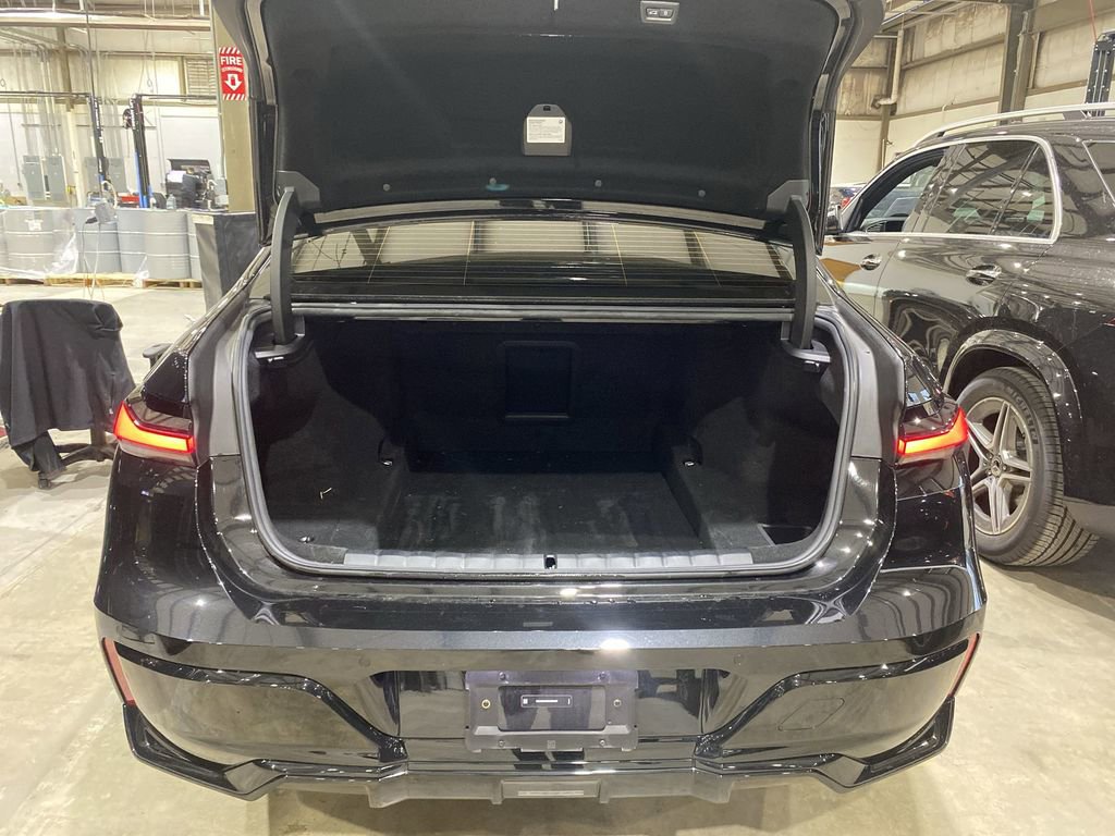 Used 2024 BMW 740i xDrive w/ Executive Package image 21