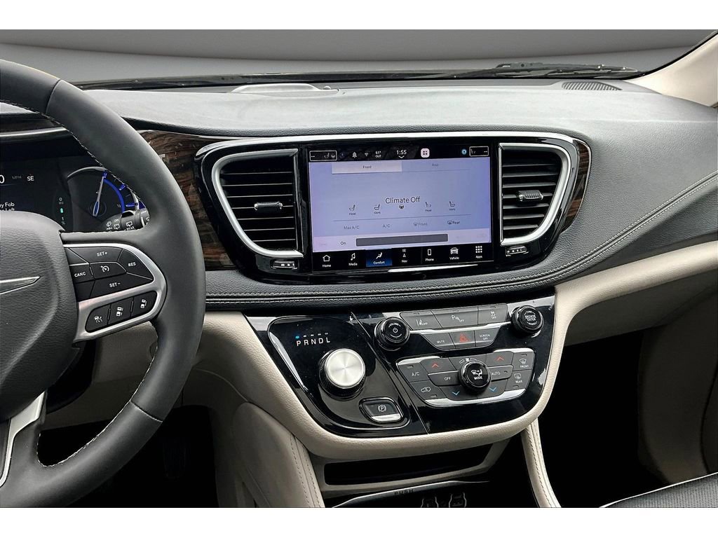 Used 2023 Chrysler Pacifica Limited image 7