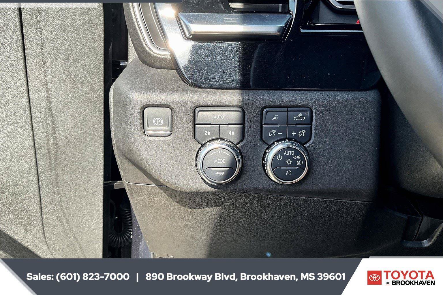 Used 2024 GMC Sierra 1500 SLT AWD/4WD image 23