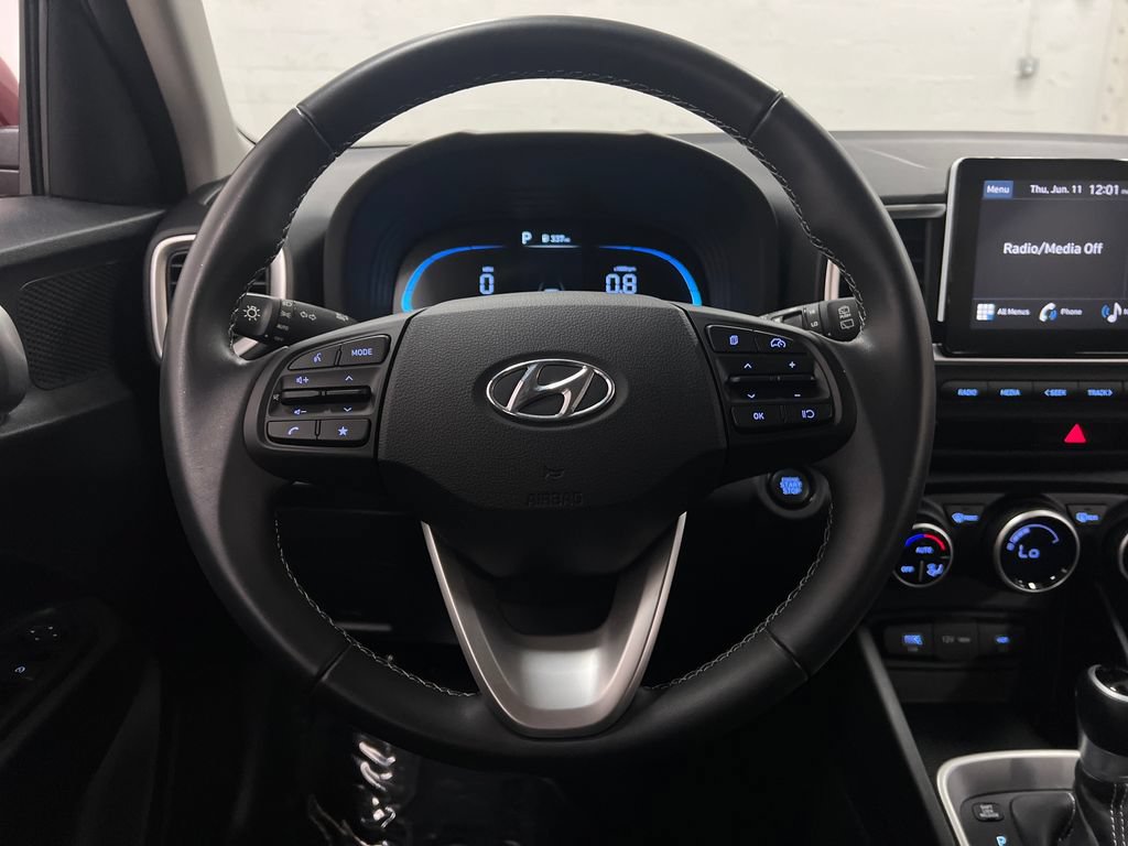 Used 2025 Hyundai Venue SEL FWD image 15