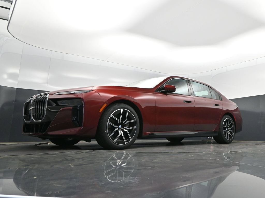 Certified 2025 BMW 740i image 38