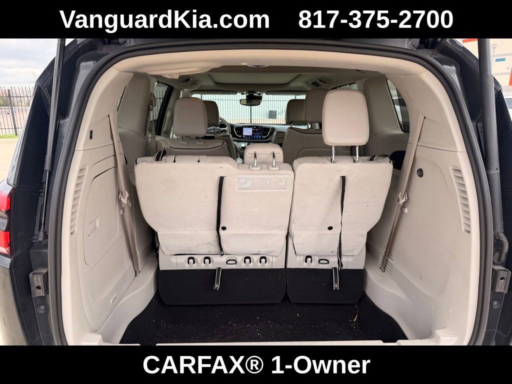 Used 2021 Chrysler Pacifica Limited w/ Uconnect Theater Family Group image 28