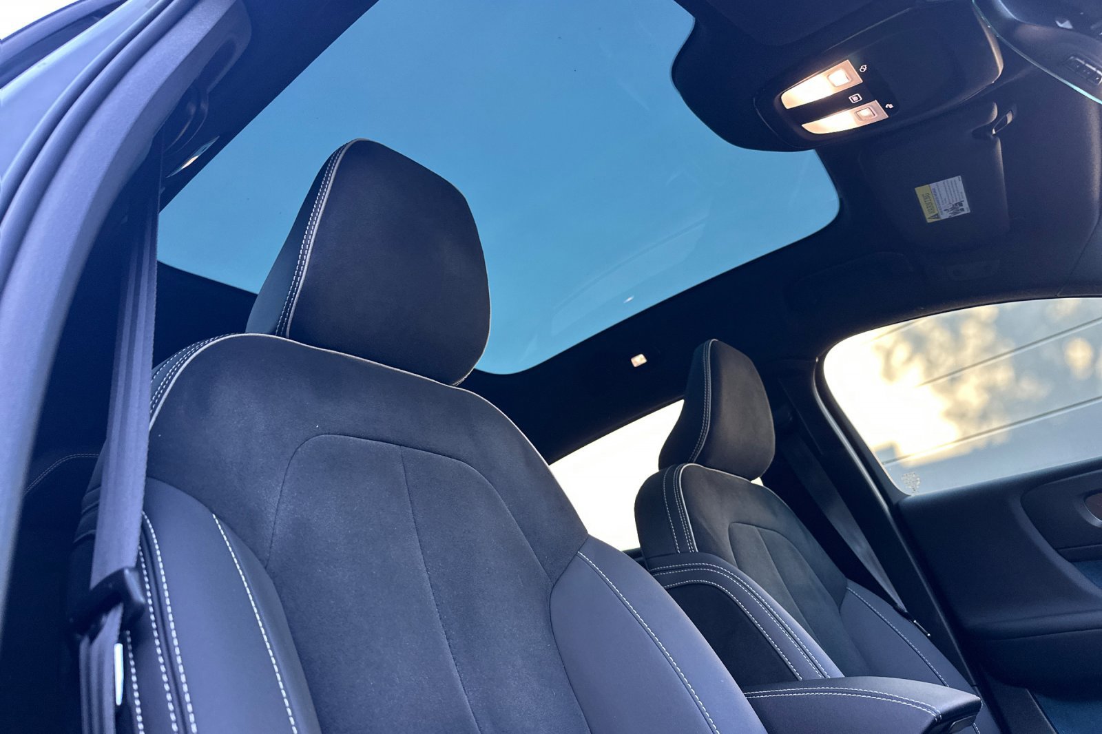 Certified 2023 Volvo C40 P8 Recharge Ultimate image 19