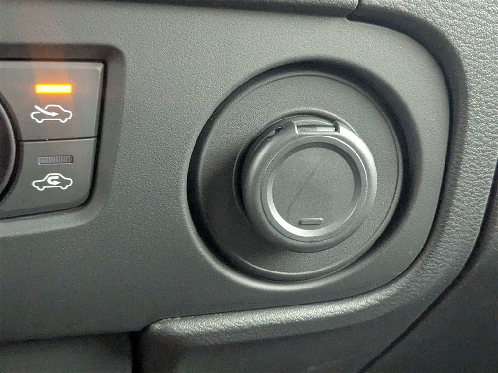 Used 2025 Nissan Frontier PRO-4X w/ Interior Protection Package image 25