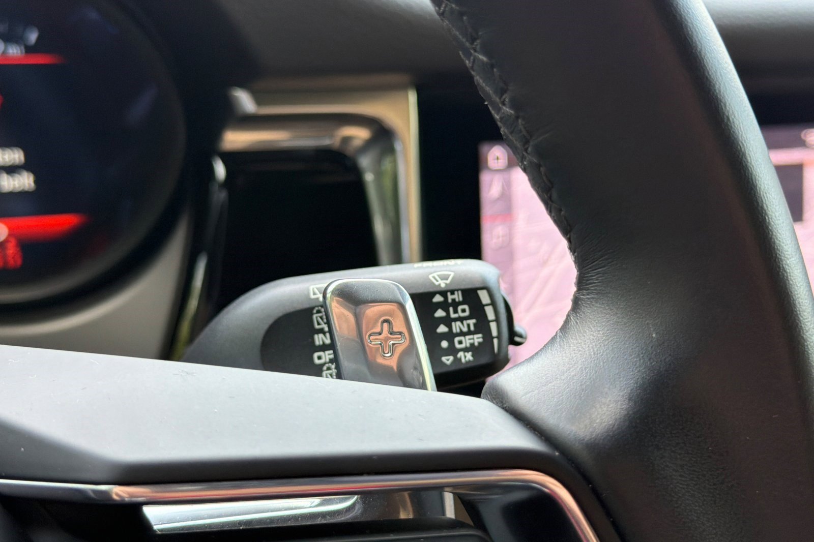 Used 2025 Porsche Macan image 33