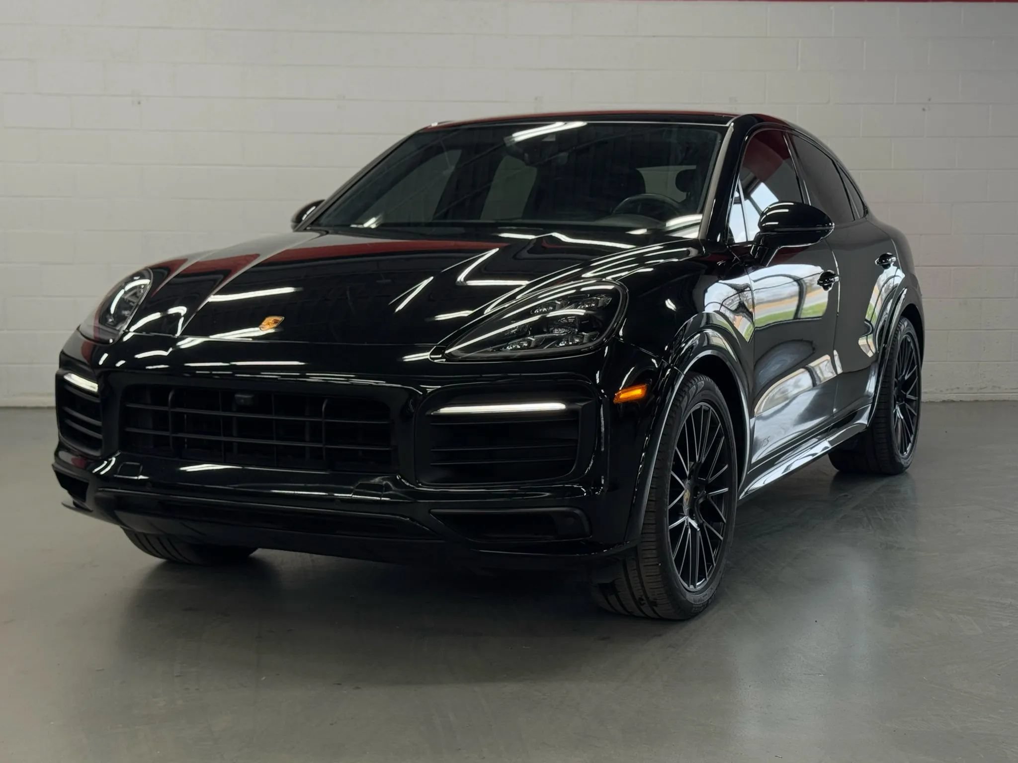 Used 2023 Porsche Cayenne GTS AWD/4WD image 1