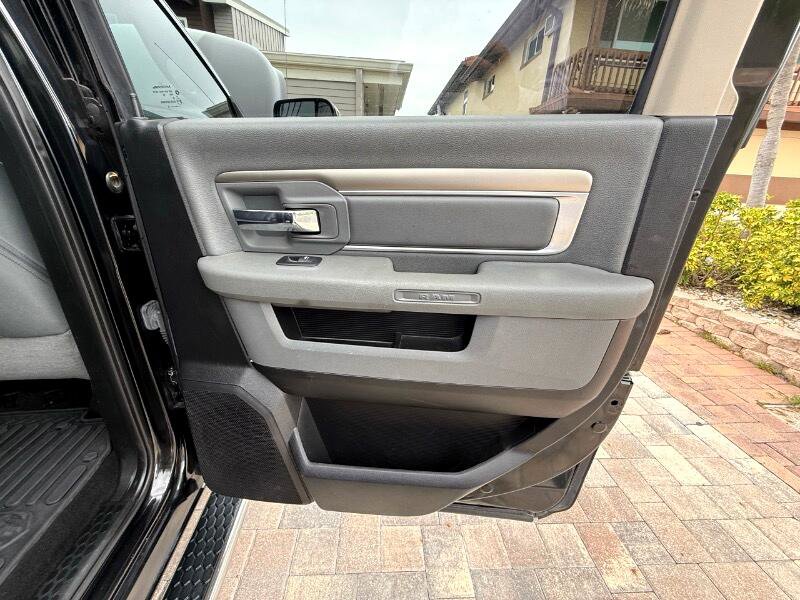 Used 2018 RAM 1500 Classic SLT image 29