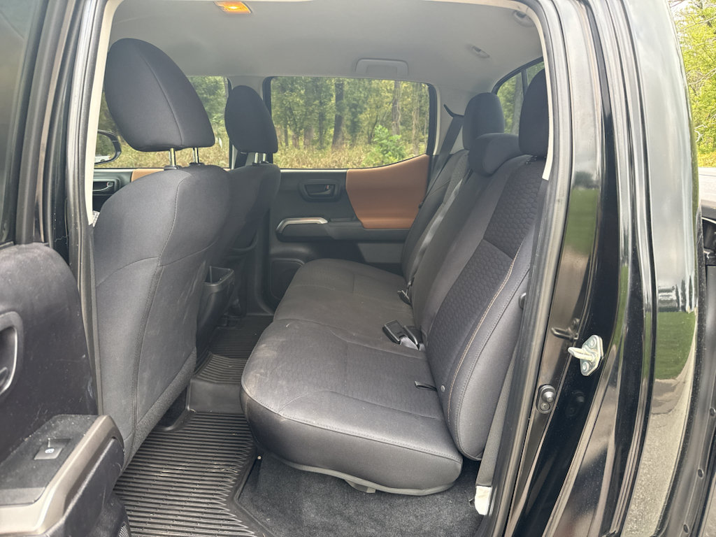 Used 2019 Toyota Tacoma SR5 AWD/4WD image 9