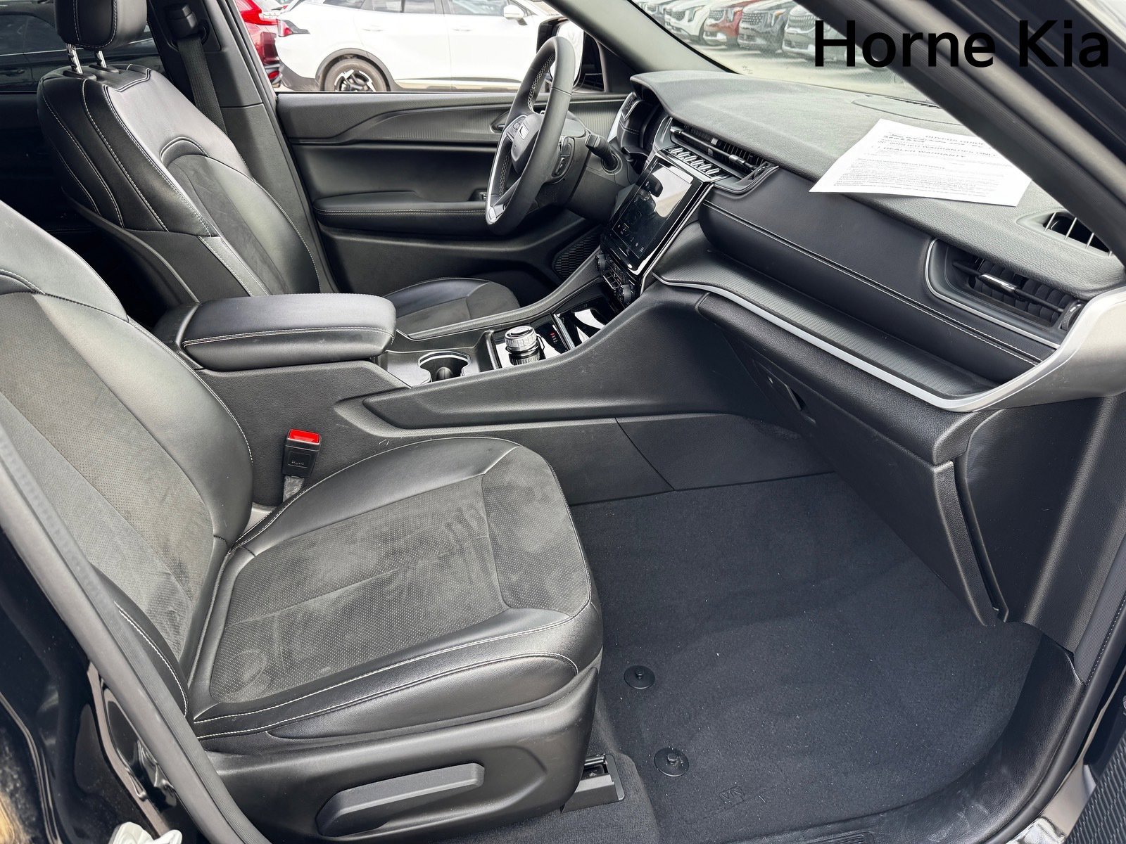 Used 2024 Jeep Grand Cherokee Altitude image 25