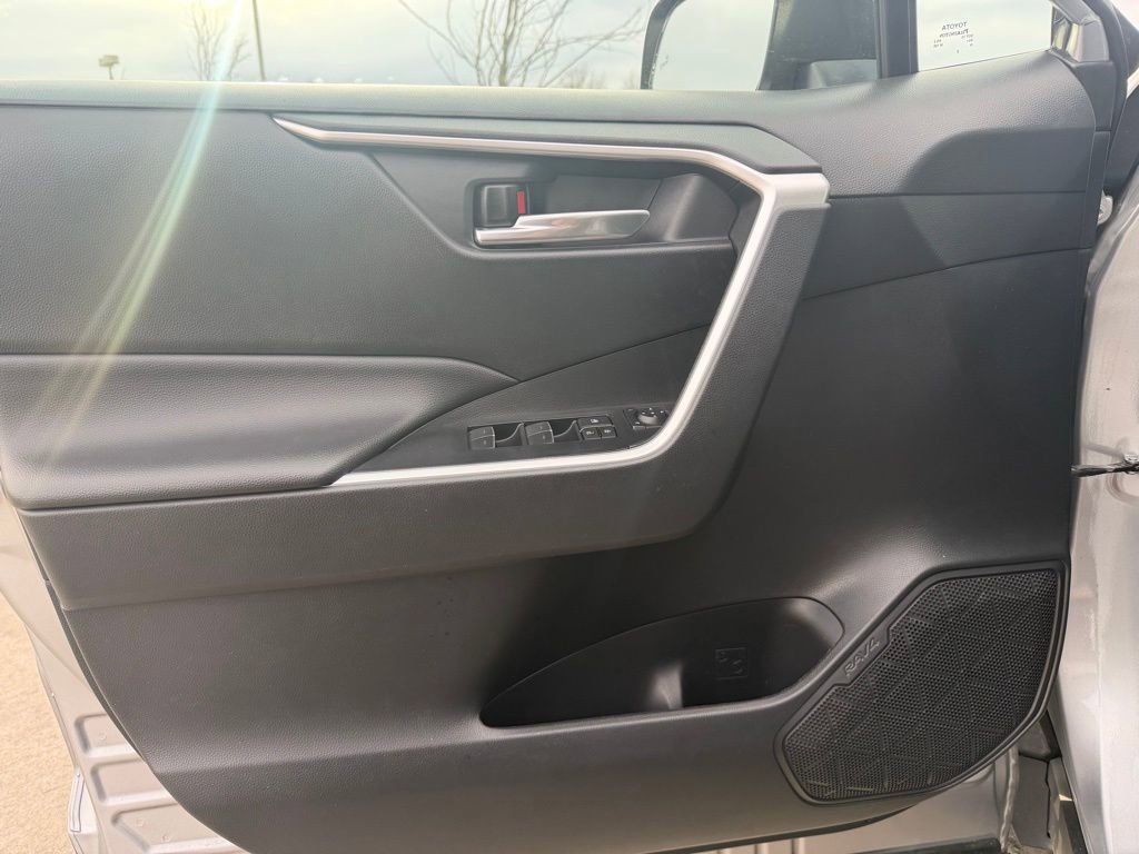 Used 2023 Toyota RAV4 XLE AWD/4WD image 9