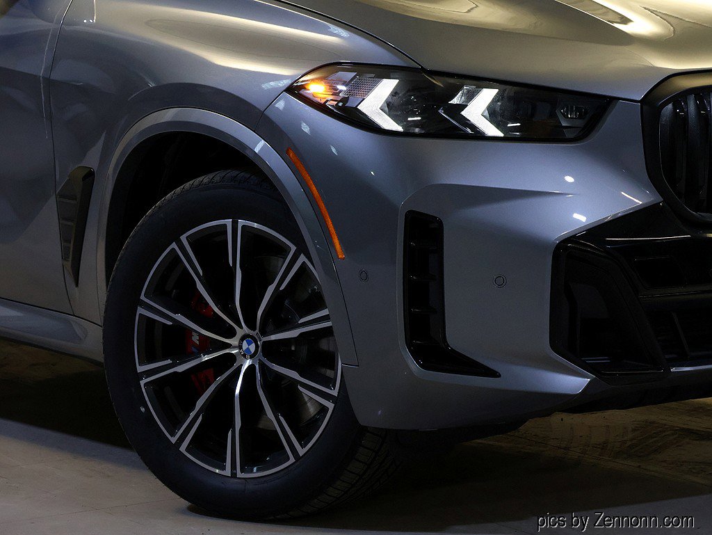 New 2026 BMW X5 xDrive40i w/ M Sport Package AWD/4WD image 3