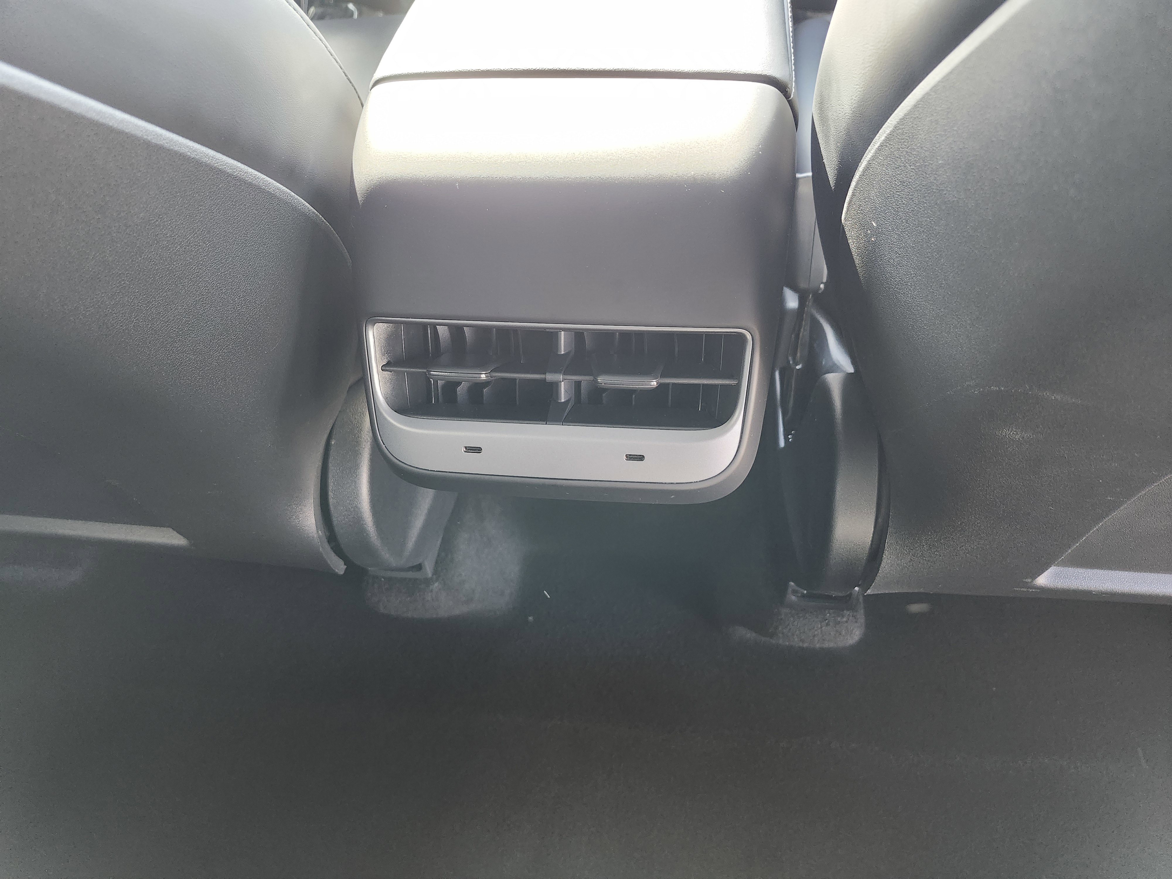 Used 2024 Tesla Model Y Long Range AWD/4WD image 21