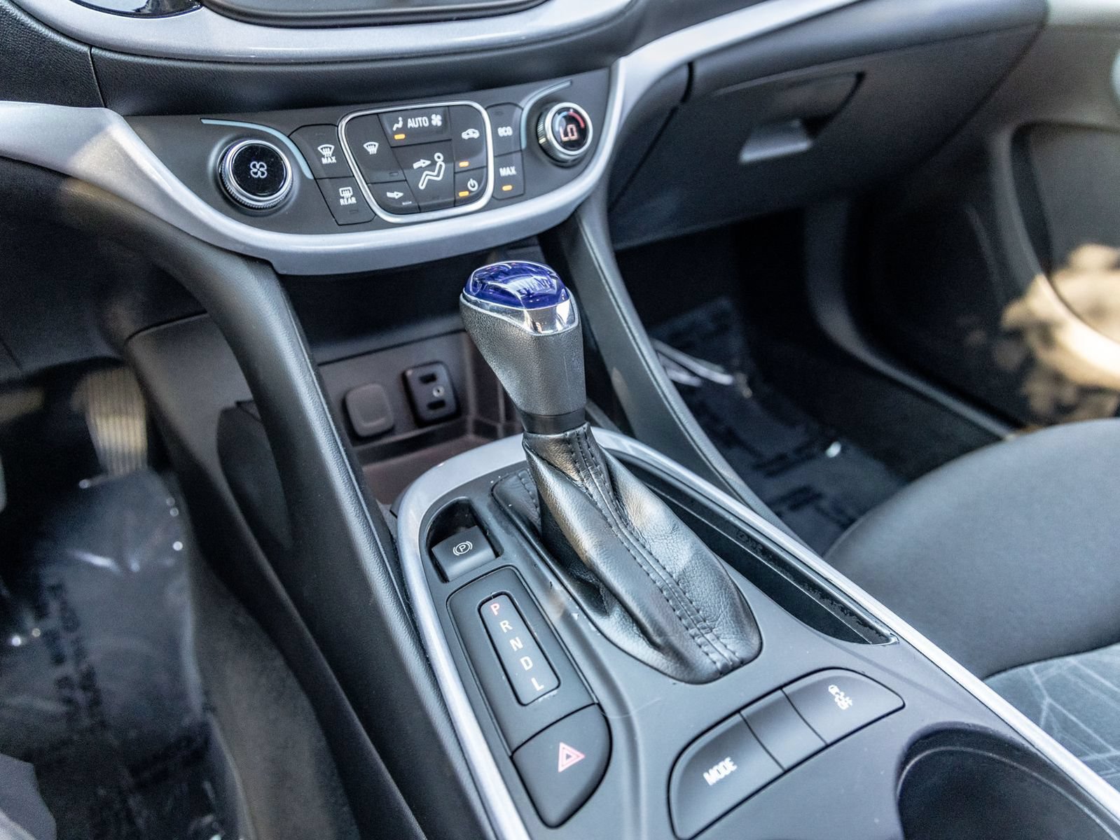Used 2018 Chevrolet Volt LT FWD image 23