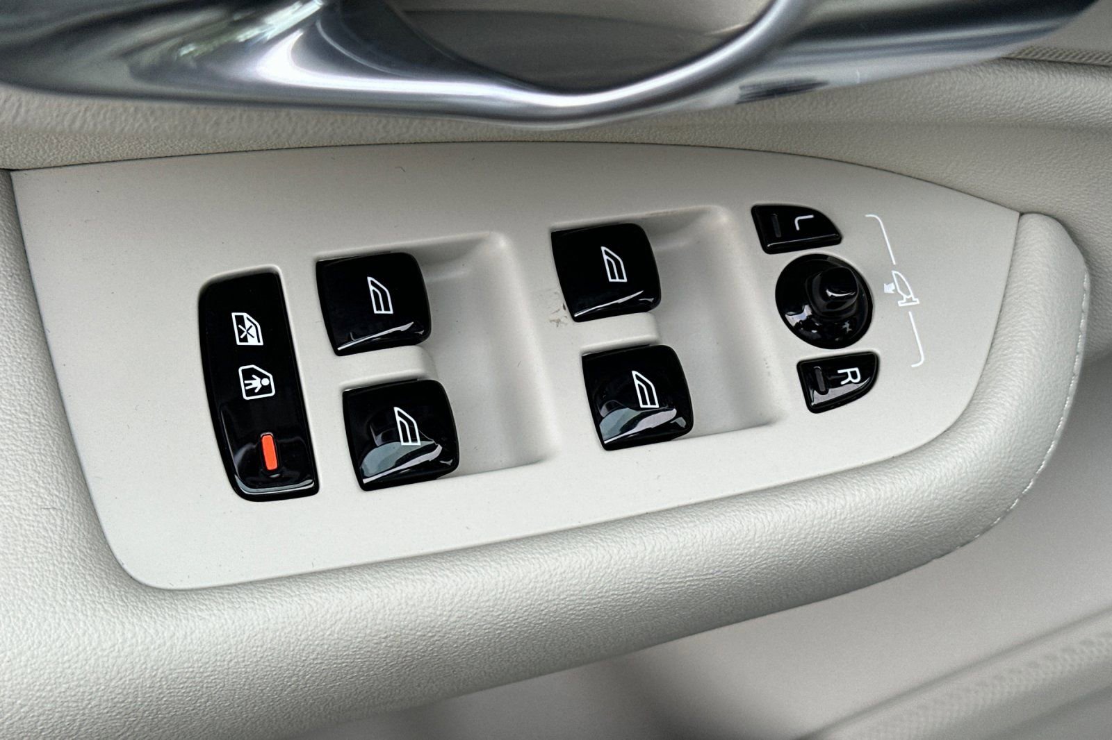 New 2026 Volvo XC90 B6 Ultra w/ Protection Package image 15