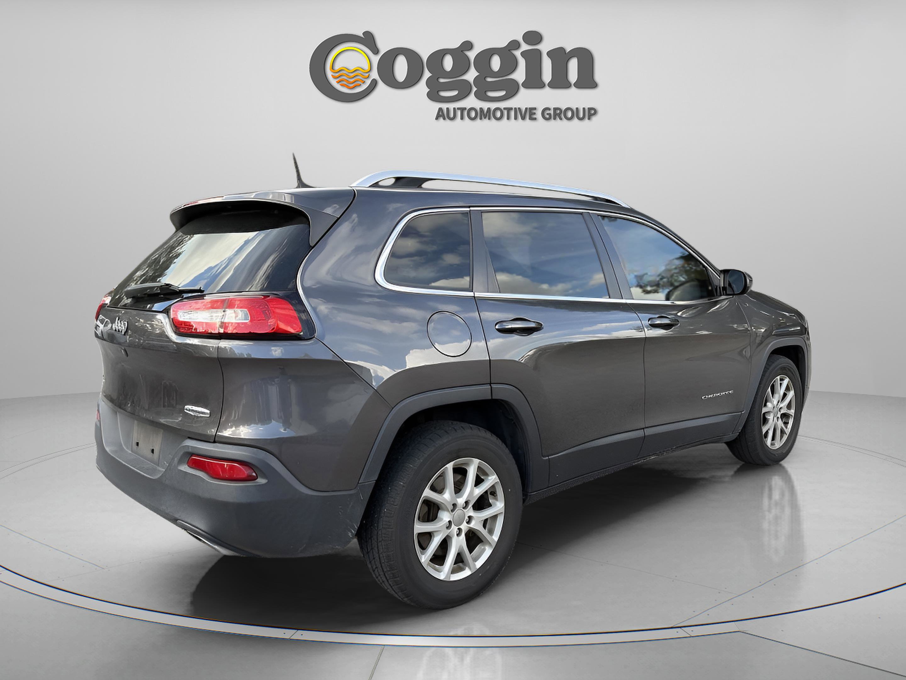 Used 2016 Jeep Cherokee Latitude w/ Cold Weather Group image 5