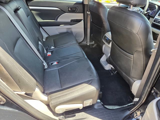 Used 2019 Toyota Highlander LE w/ Carpet Mat Package (TMS) FWD image 14