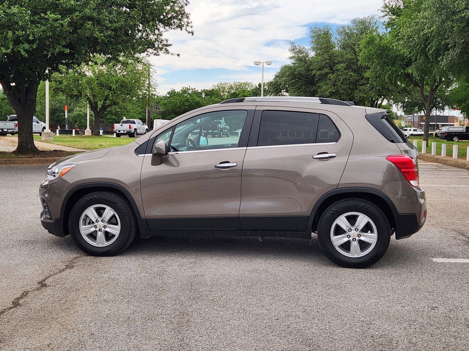 Used 2020 Chevrolet Trax LT w/ LT Convenience Package FWD image 3