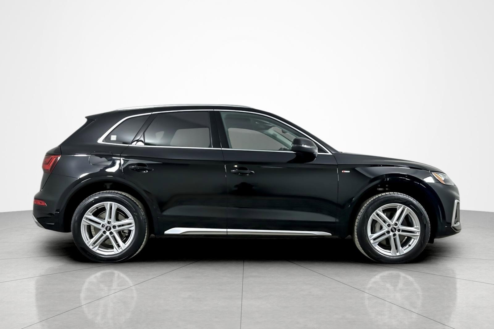 Used 2023 Audi Q5 e Premium Plus w/ Premium Plus Package image 6