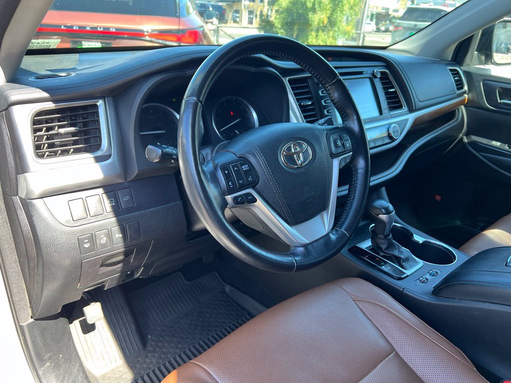 Certified 2018 Toyota Highlander Limited Platinum AWD/4WD image 15
