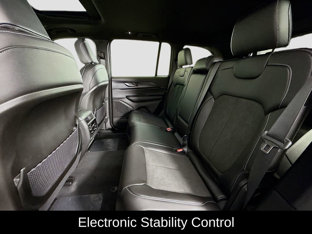New 2025 Jeep Grand Cherokee Altitude image 11