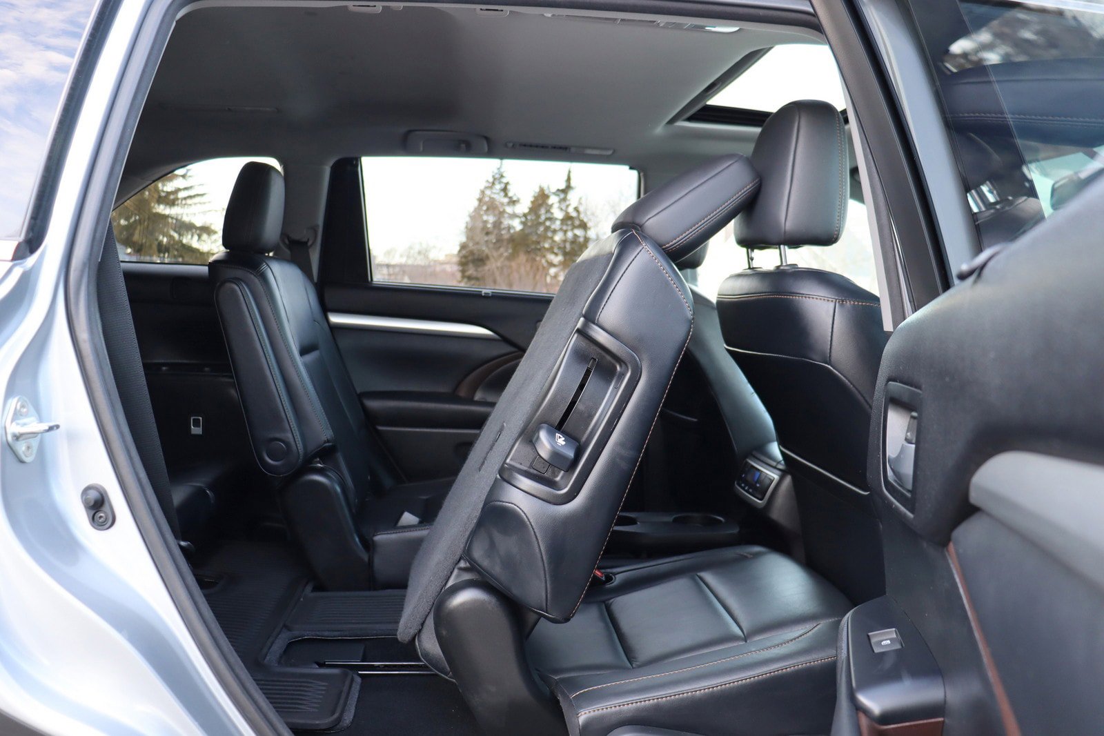 Used 2015 Toyota Highlander XLE image 17