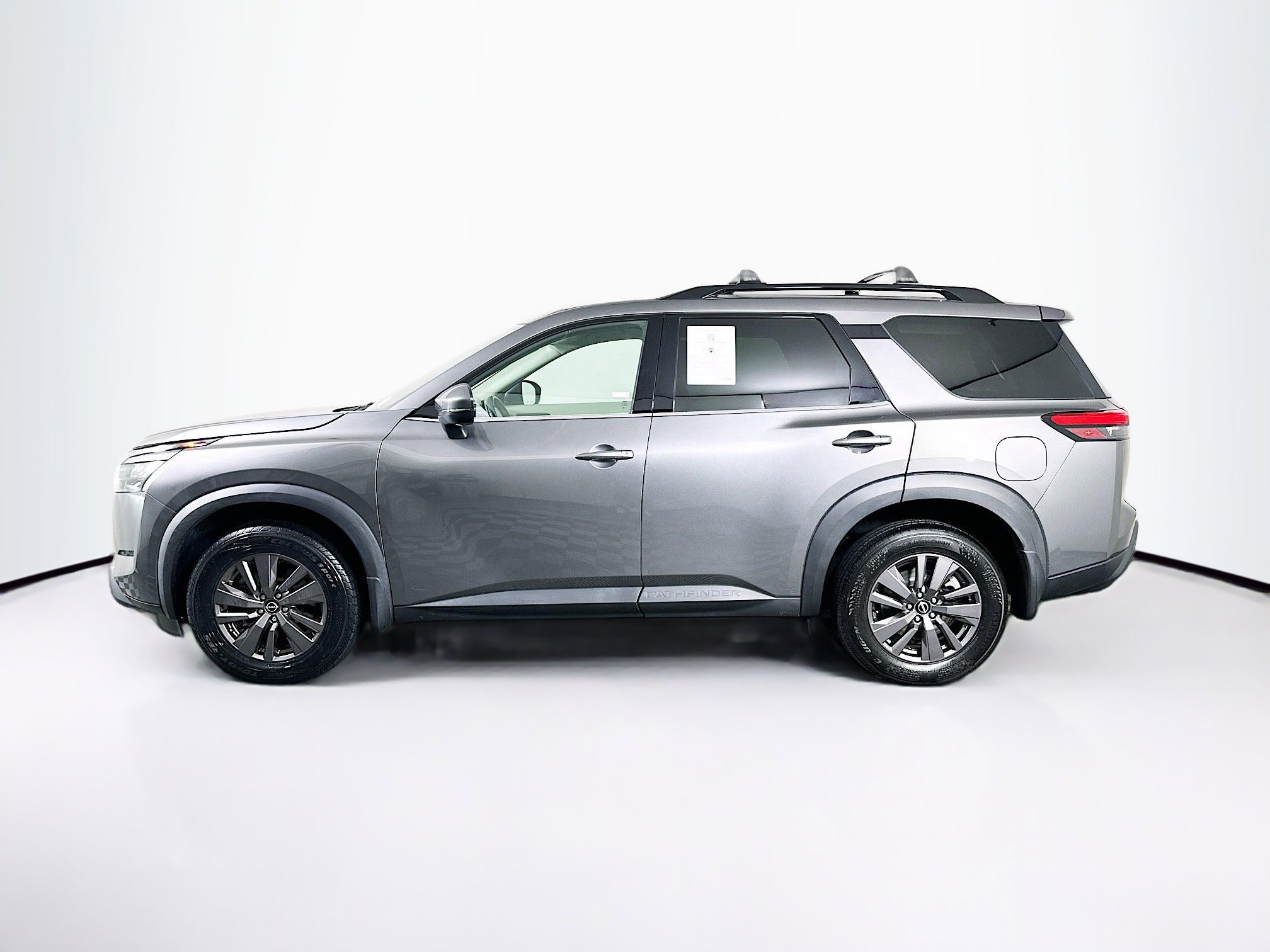 Used 2023 Nissan Pathfinder SV AWD/4WD image 4