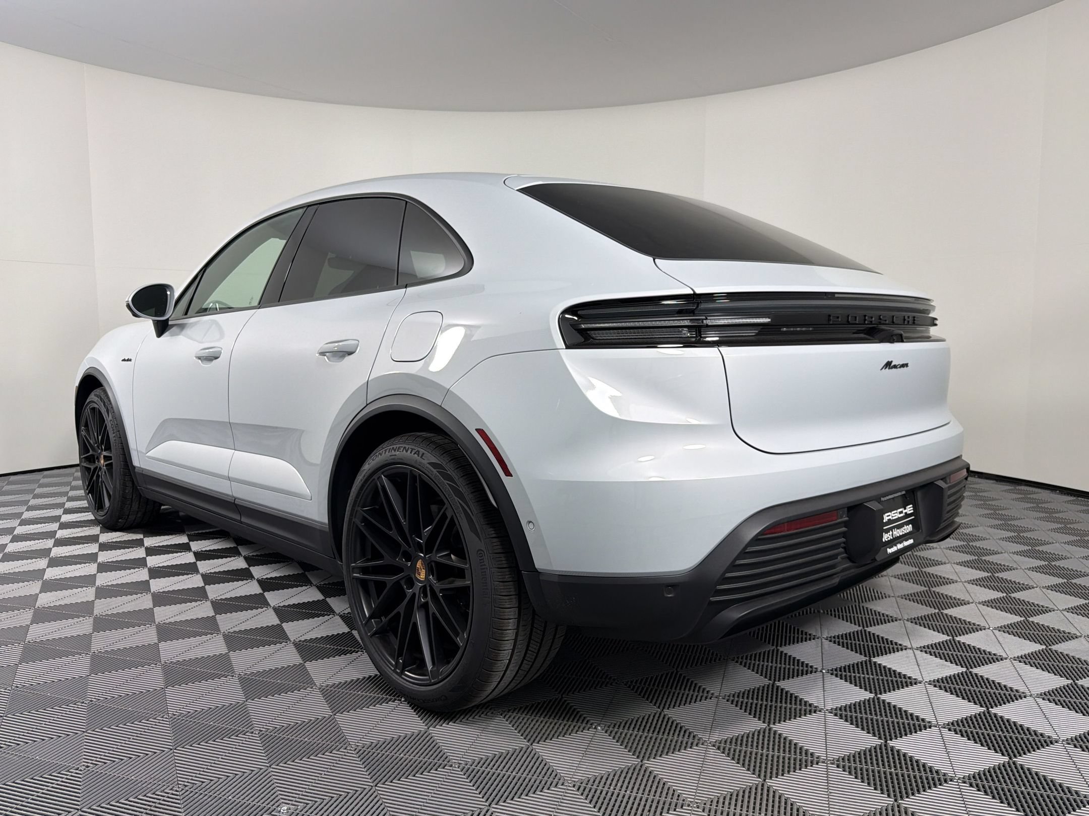 New 2026 Porsche Macan Electric RWD image 3