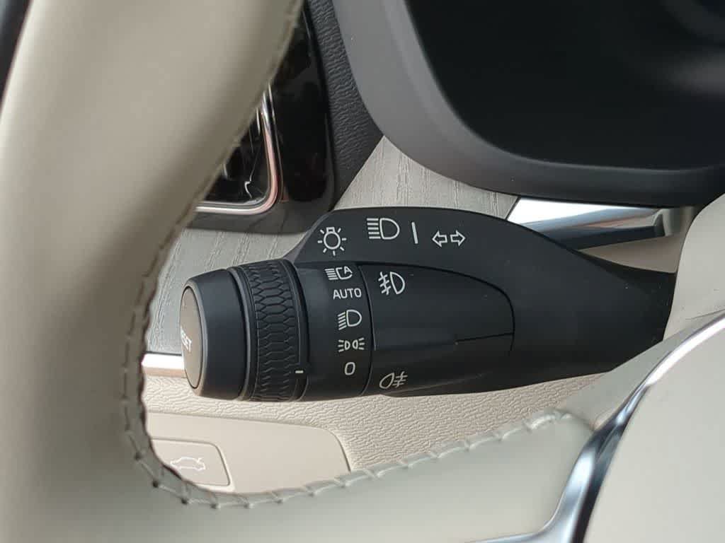 Certified 2023 Volvo XC60 B5 Plus w/ Climate Package AWD/4WD image 25