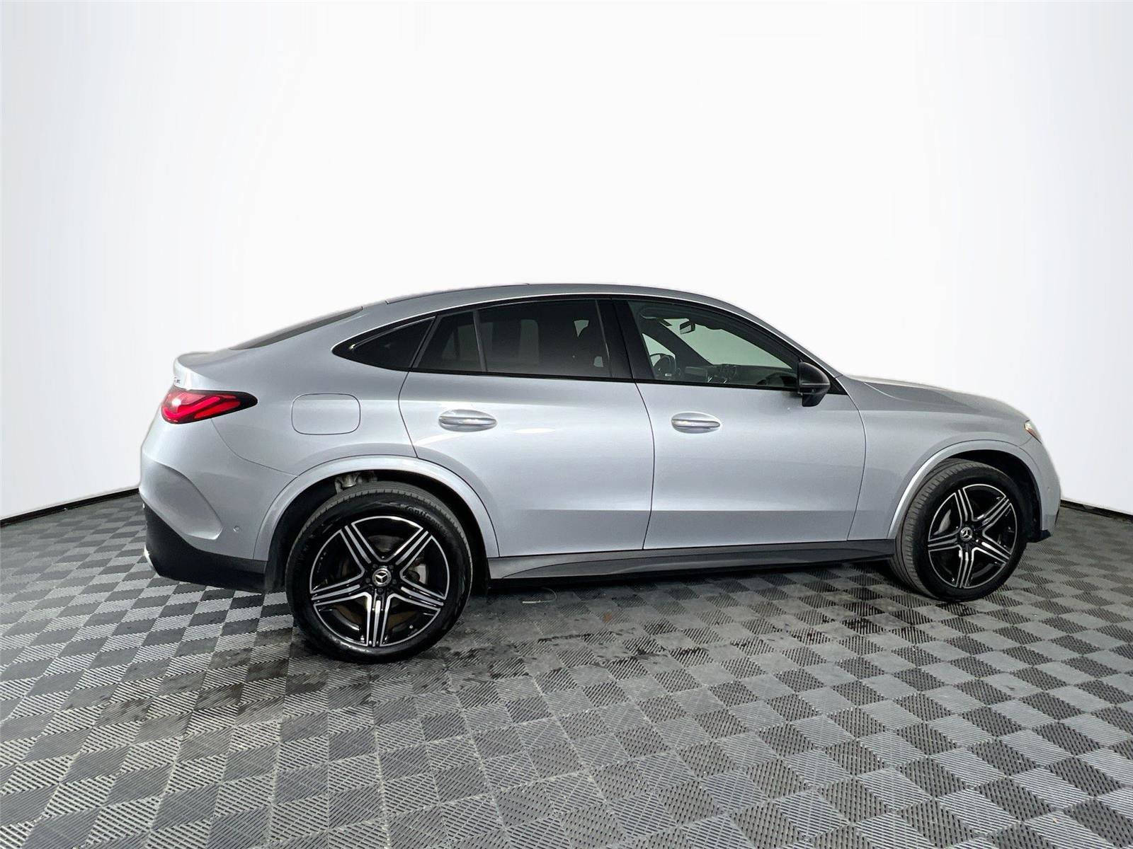 Used 2024 Mercedes-Benz GLC 300 4MATIC image 7