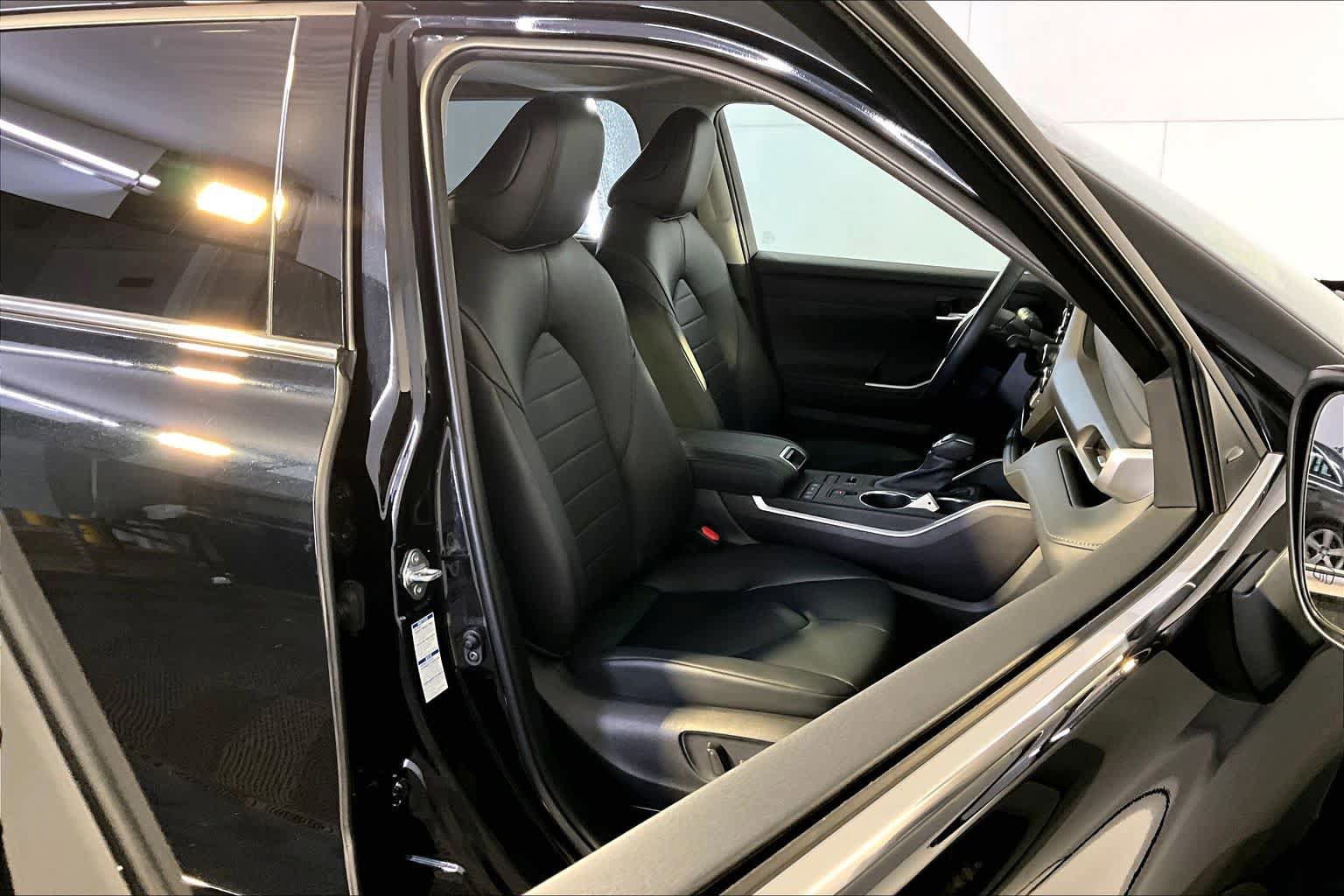 Used 2022 Toyota Highlander XLE AWD/4WD image 8