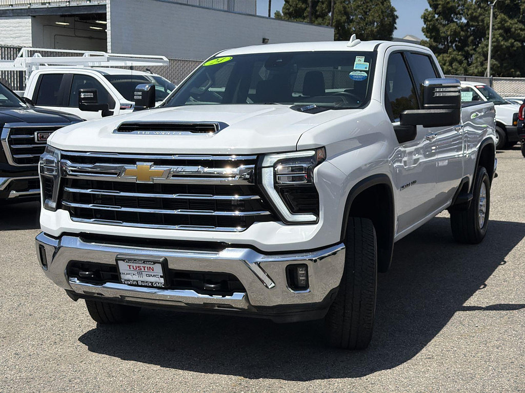 Used 2024 Chevrolet Silverado 2500 LTZ AWD/4WD image 3