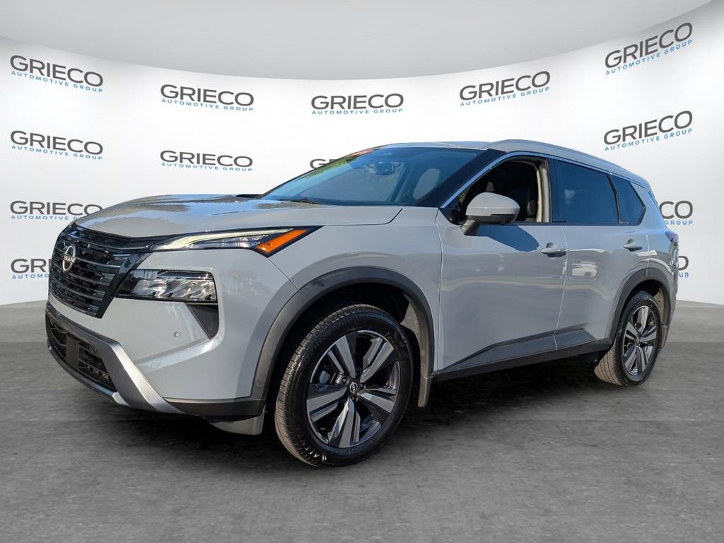 Certified 2025 Nissan Rogue SL FWD image 3