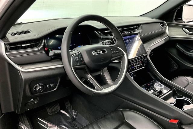 Used 2024 Jeep Grand Cherokee Limited w/ Luxury Tech Group II image 17