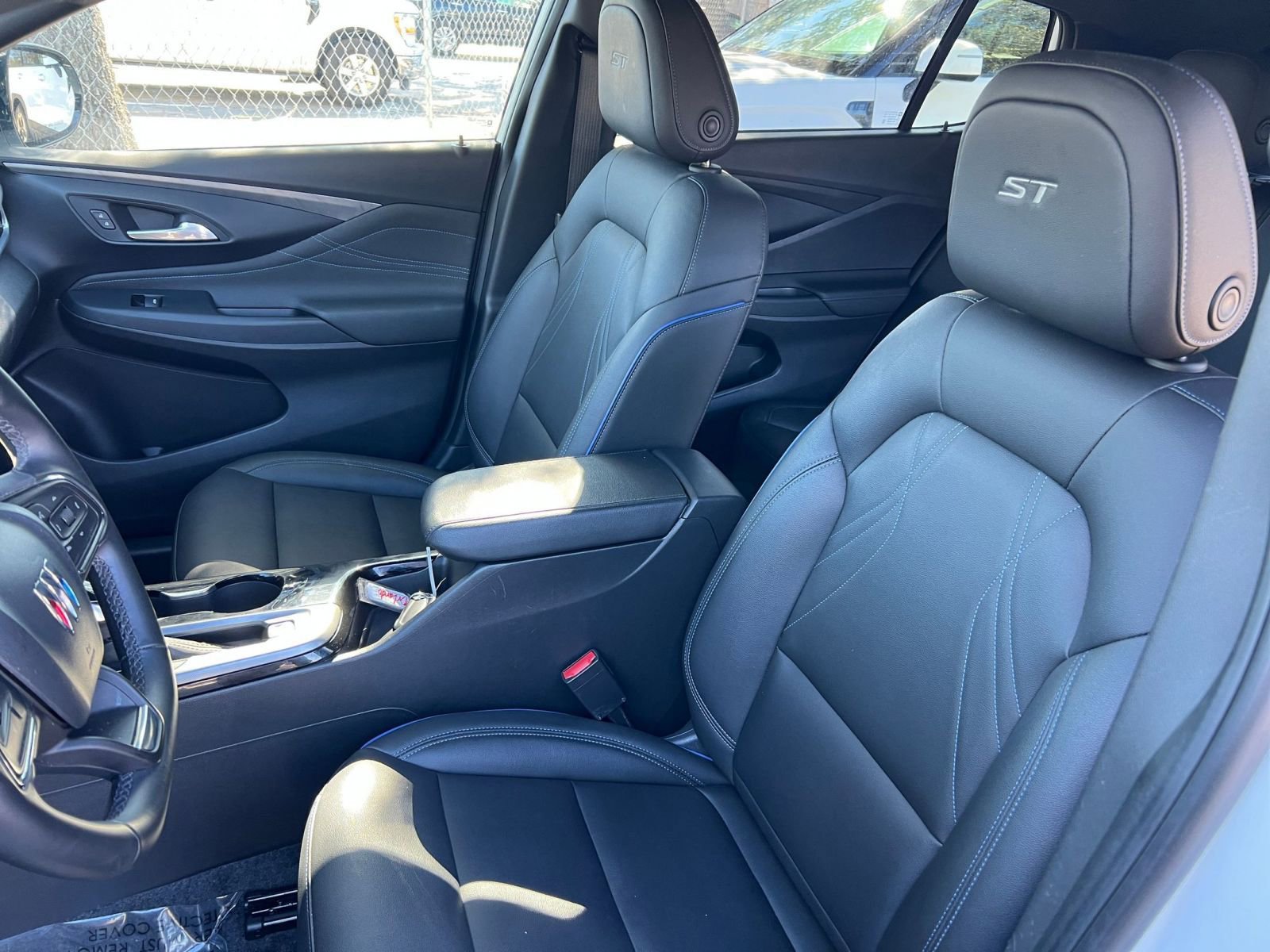 Used 2025 Buick Envista Sport Touring image 32