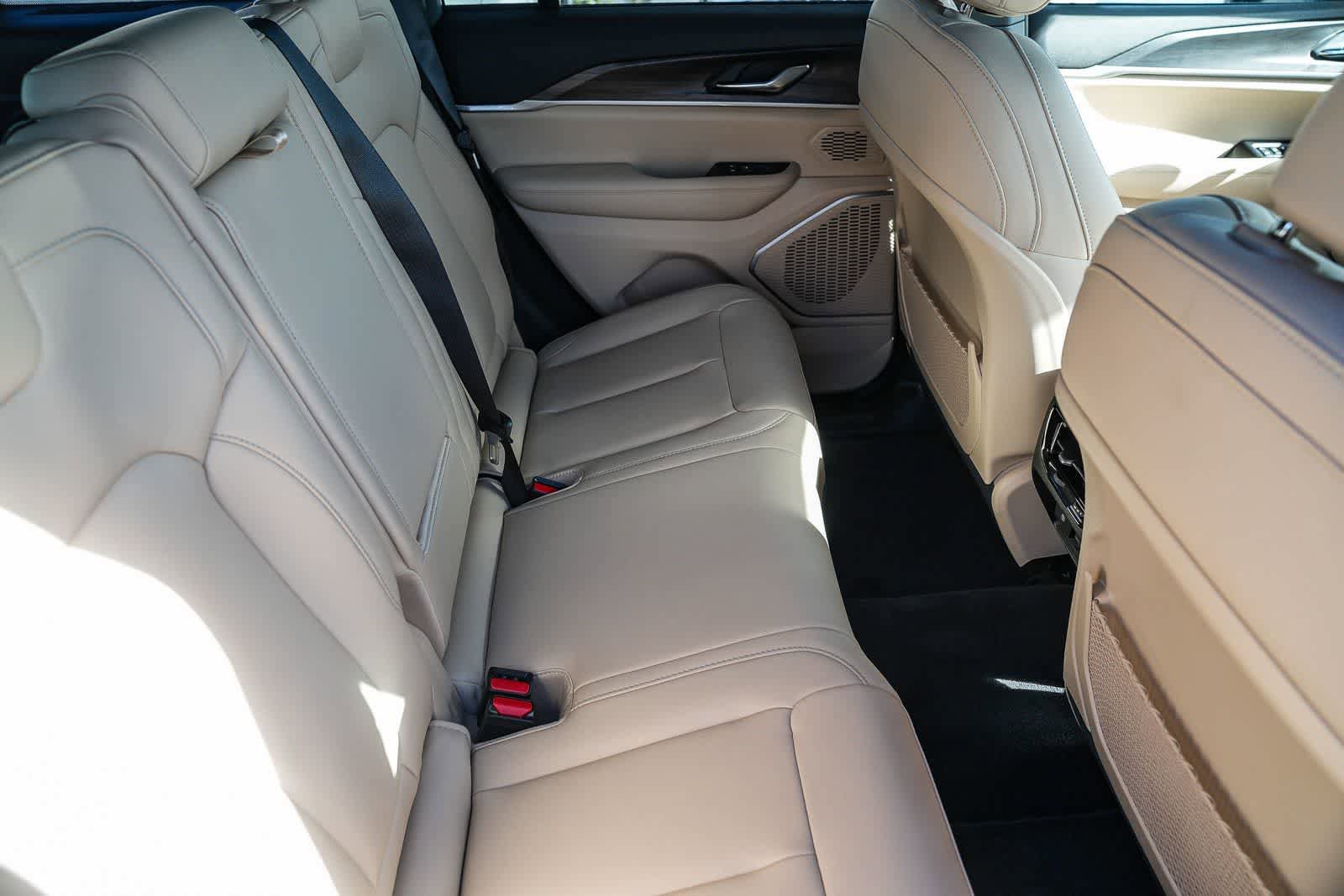 New 2026 Jeep Grand Cherokee Limited RWD image 18
