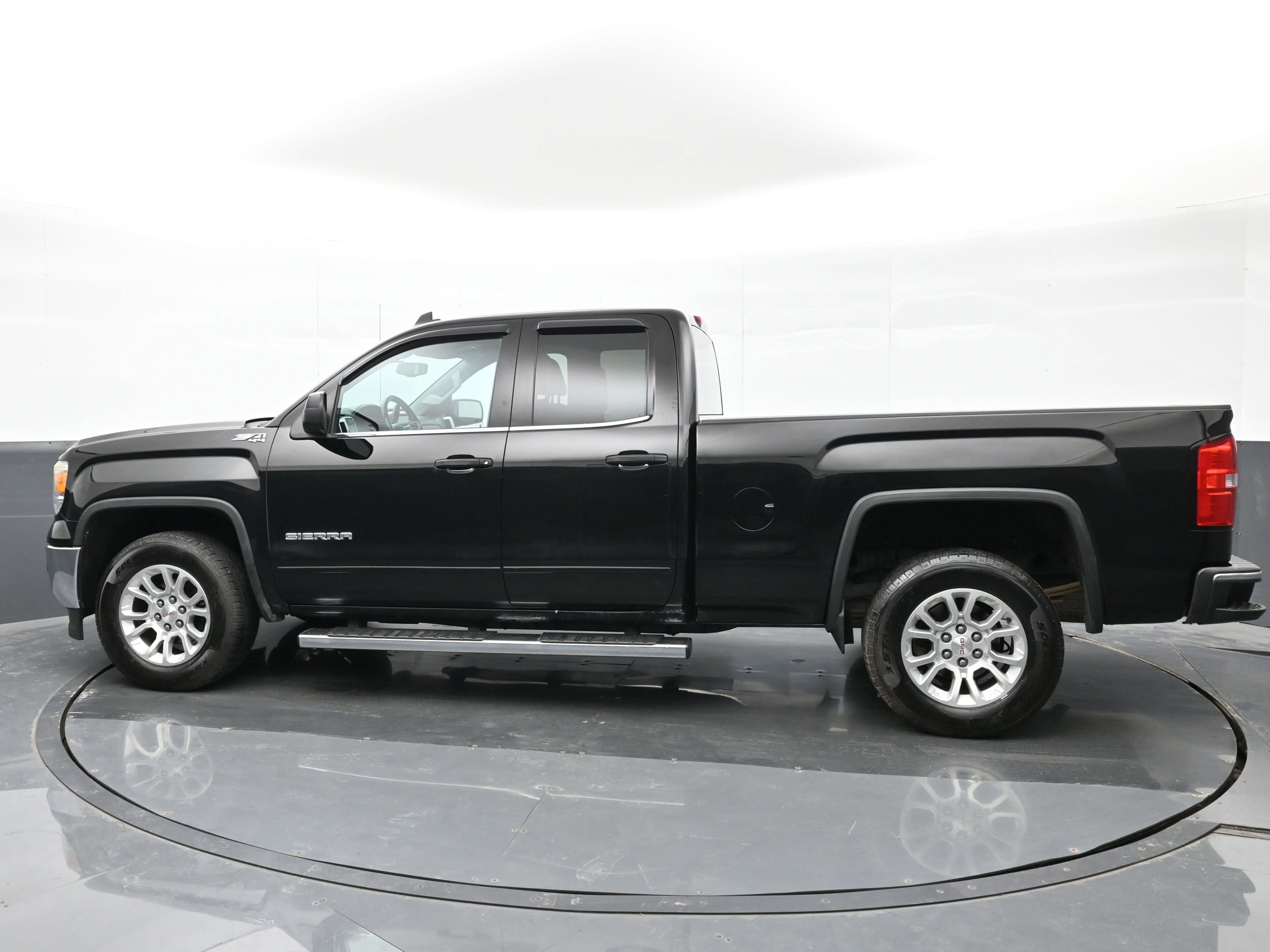 Used 2015 GMC Sierra 1500 SLE w/ SLE Value Package AWD/4WD image 9