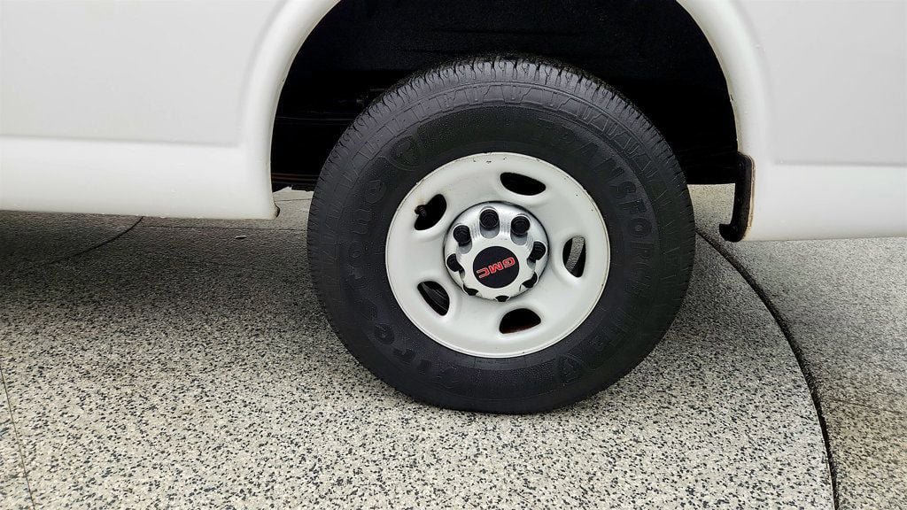 Used 2015 GMC Savana 2500 RWD image 9
