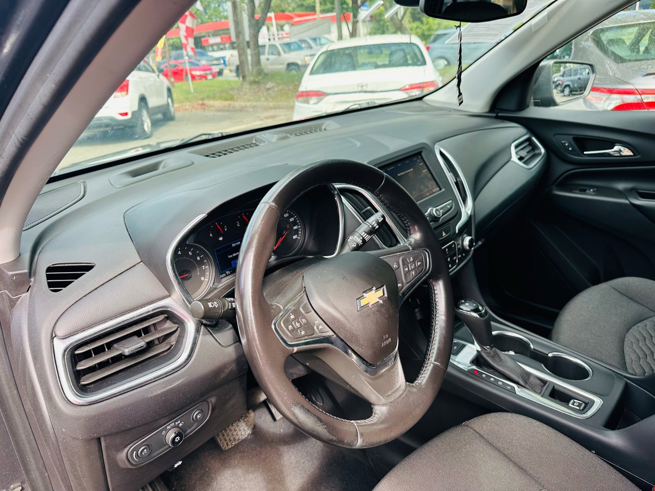 Used 2020 Chevrolet Equinox LT w/ Driver Convenience Package image 10
