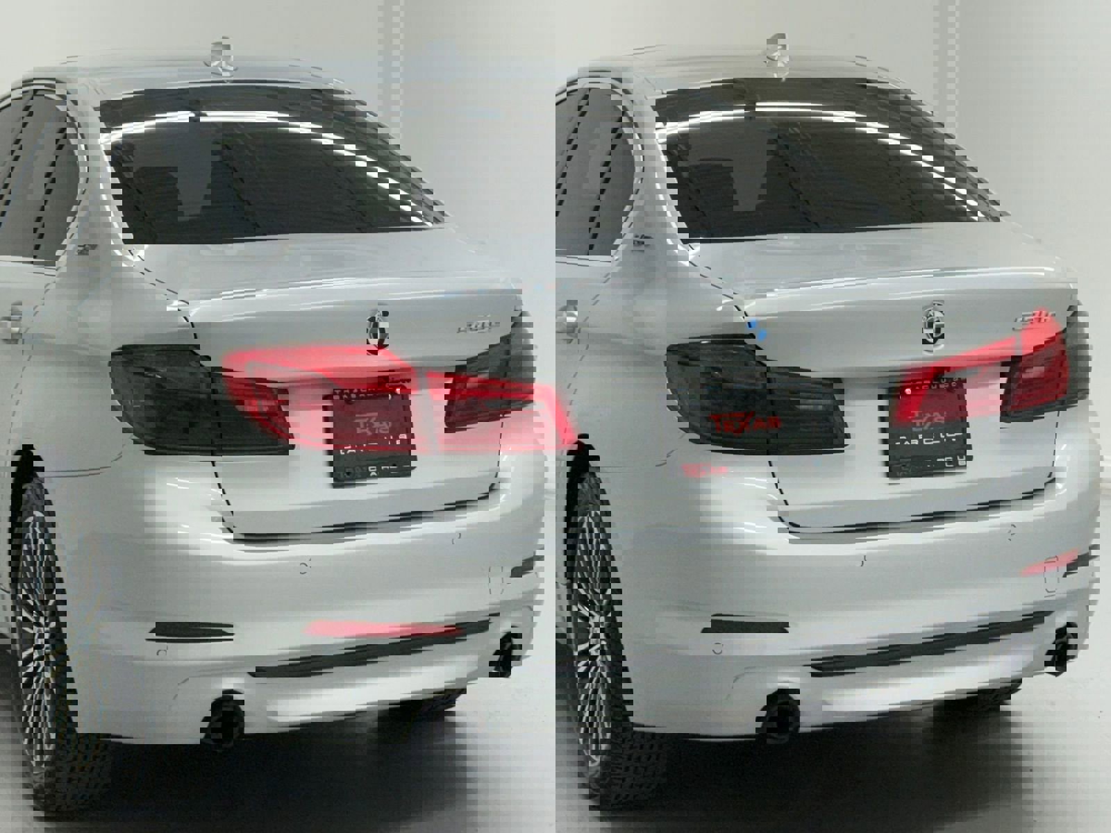 Used 2019 BMW 530e iPerformance w/ Convenience Package image 11