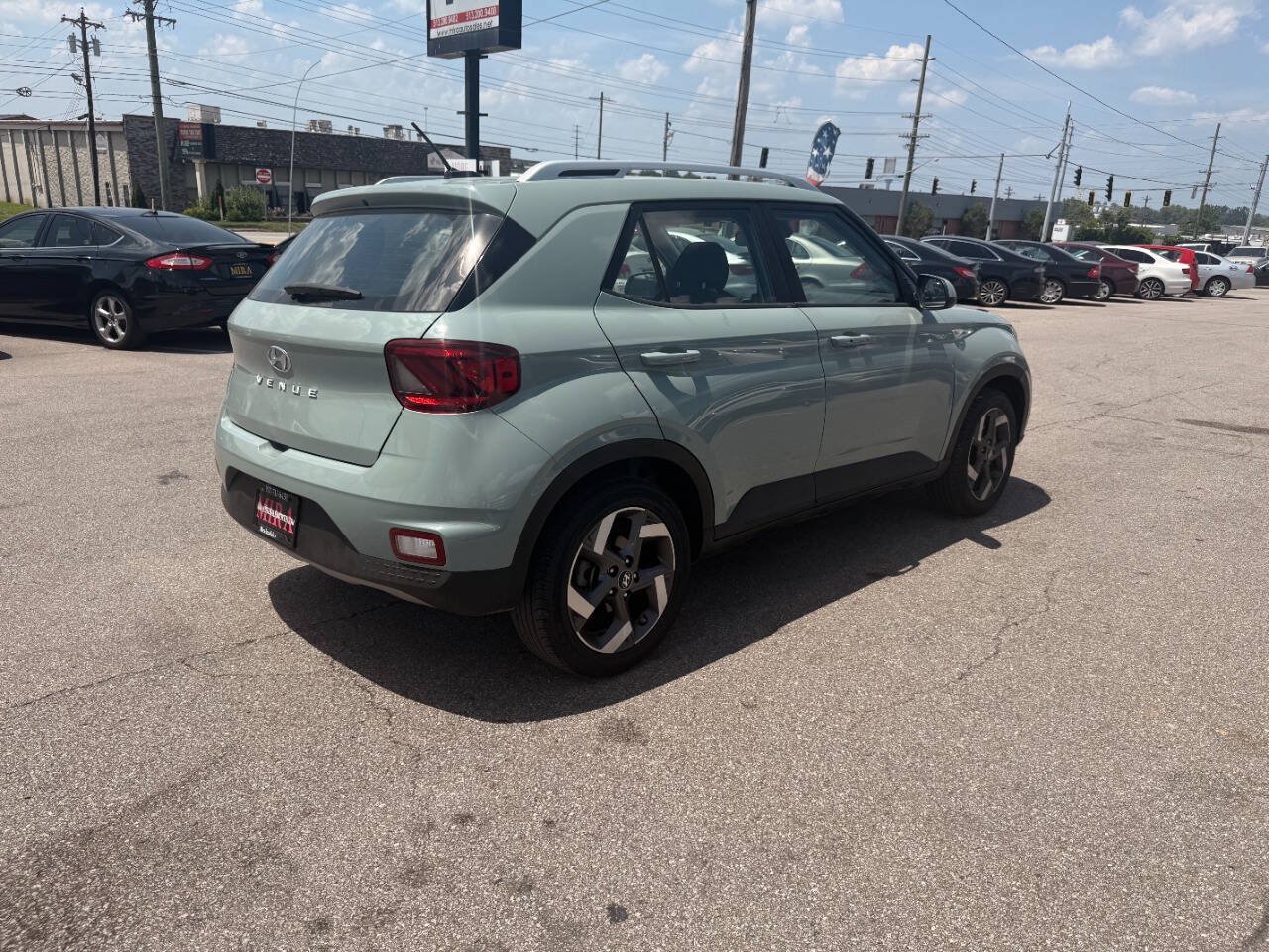 Used 2025 Hyundai Venue SEL FWD image 6