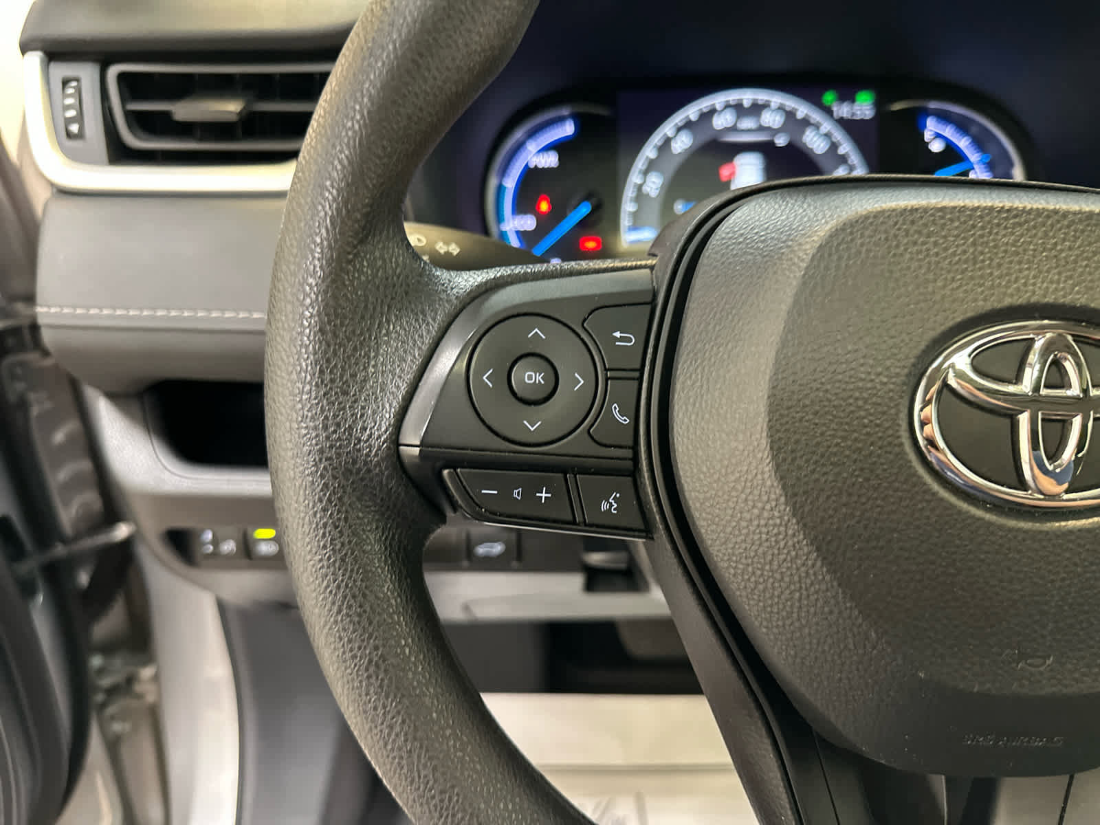 Used 2024 Toyota RAV4 XLE image 20