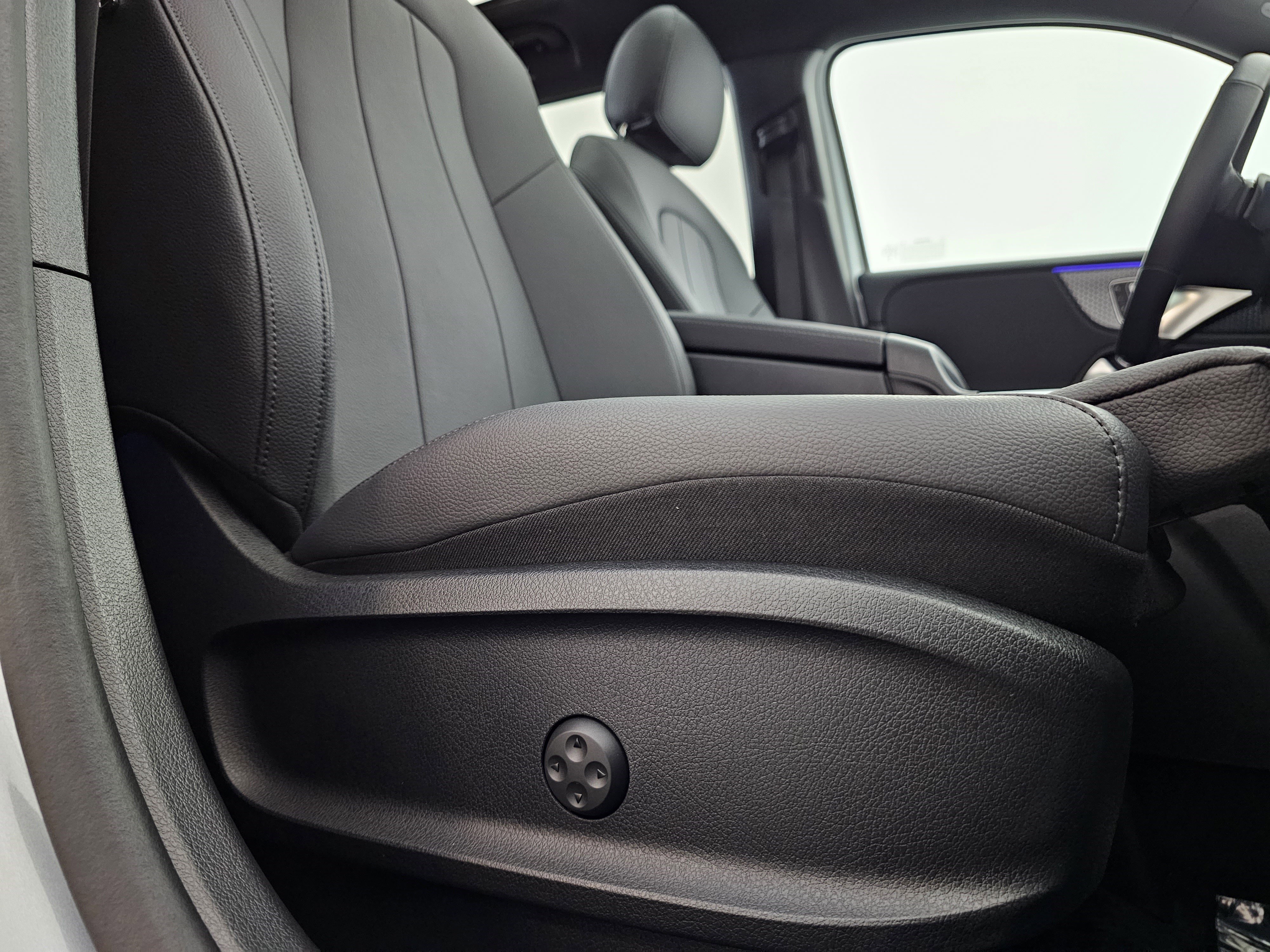 Certified 2025 Mercedes-Benz GLB 250 4MATIC image 18