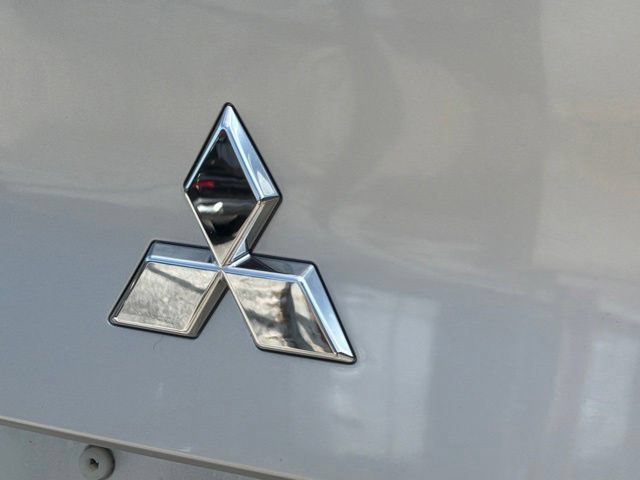 Used 2025 Mitsubishi Outlander ES FWD image 13