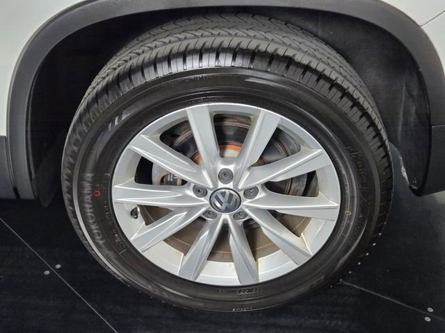 Used 2017 Volkswagen Tiguan S image 11