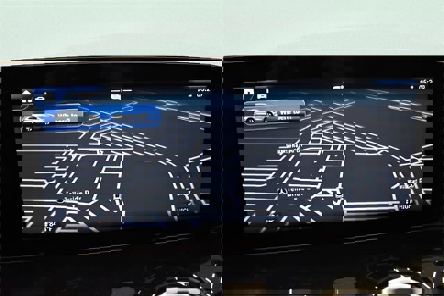 Used 2025 Mercedes-Benz GLA 250 4MATIC w/ Driver Assistance Package image 32