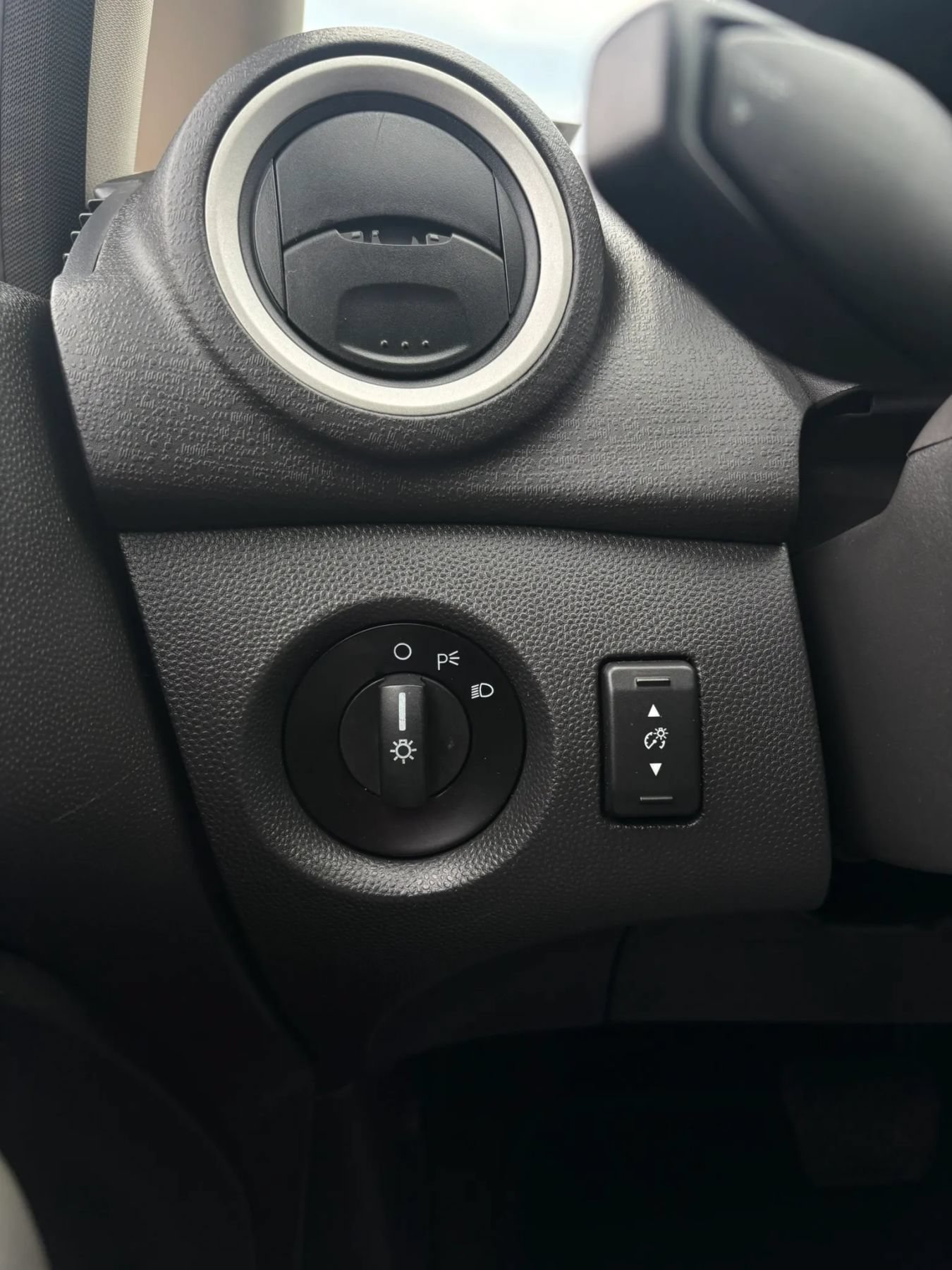Used 2013 Ford Fiesta SE FWD image 31