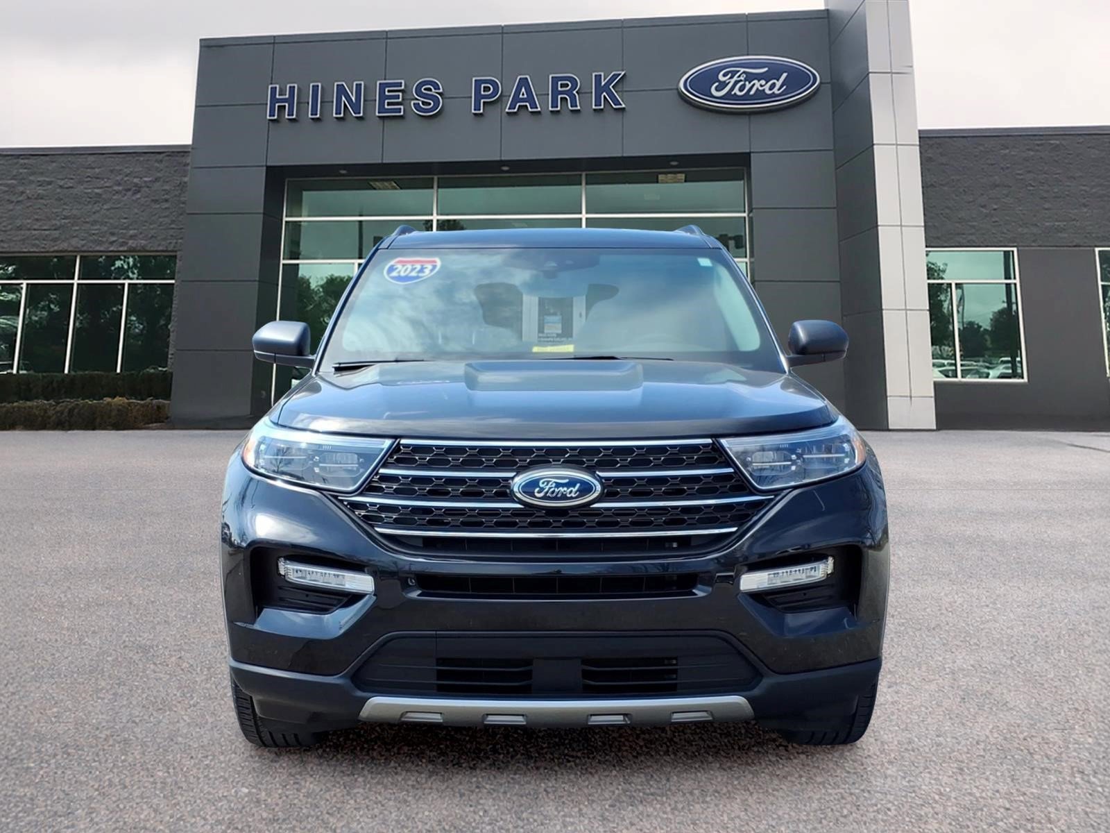 Certified 2023 Ford Explorer XLT w/ Equipment Group 202A AWD/4WD image 2