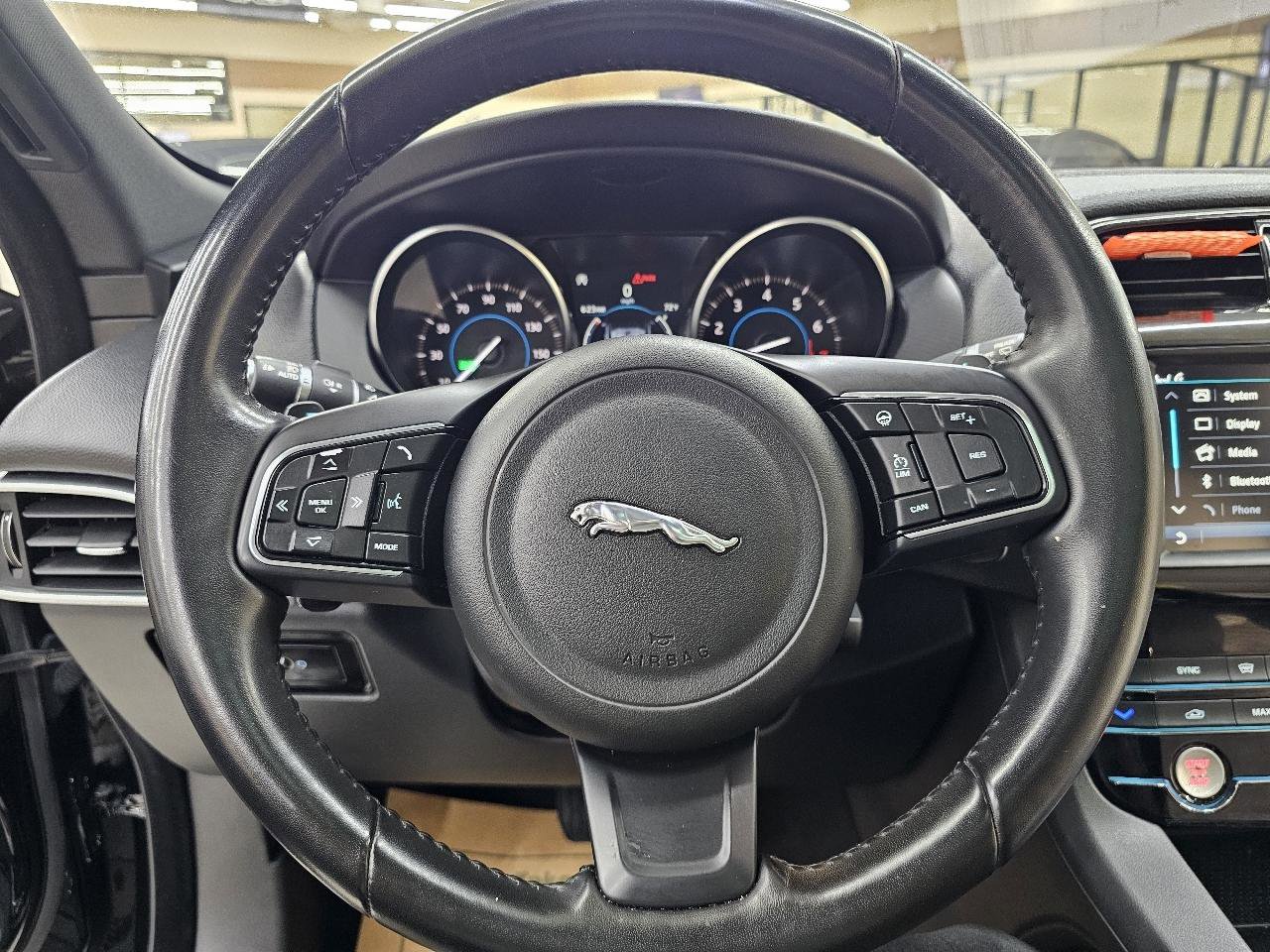 Used 2018 Jaguar F-PACE Premium AWD/4WD image 30