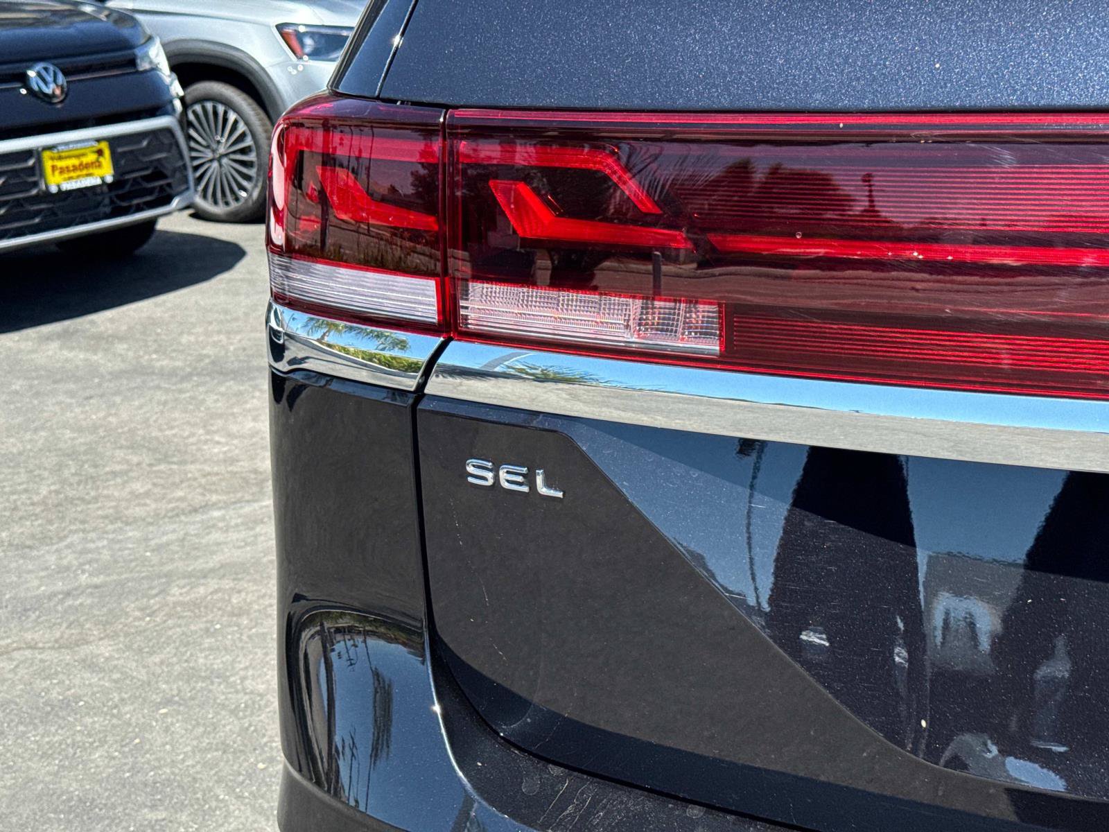 Certified 2025 Volkswagen Atlas SEL Premium R-Line AWD/4WD image 6