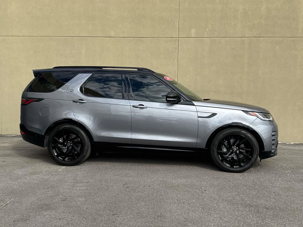 Used 2023 Land Rover Discovery S R-Dynamic image 7